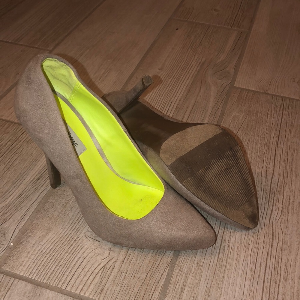 Heels - Picture 4 of 4